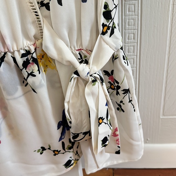 Sienna Sky Peplum Floral Top White V Neck Tie Waist Blouse Floral - Picture 4 of 4